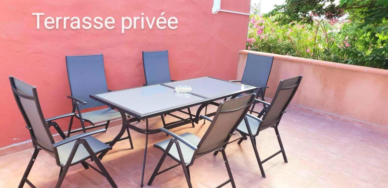 Le Barcares Logement Climatise Pour 6 Personnes, Draps Et Serviettes Non Fournis Air-Conditioned Accommodation For 6 People, Sheets And Towels Not Provided Alojamiento Con Aire Acondicionado Para 6 Personas, Sabanas Y Toallas No Incluidas Buitenkant foto